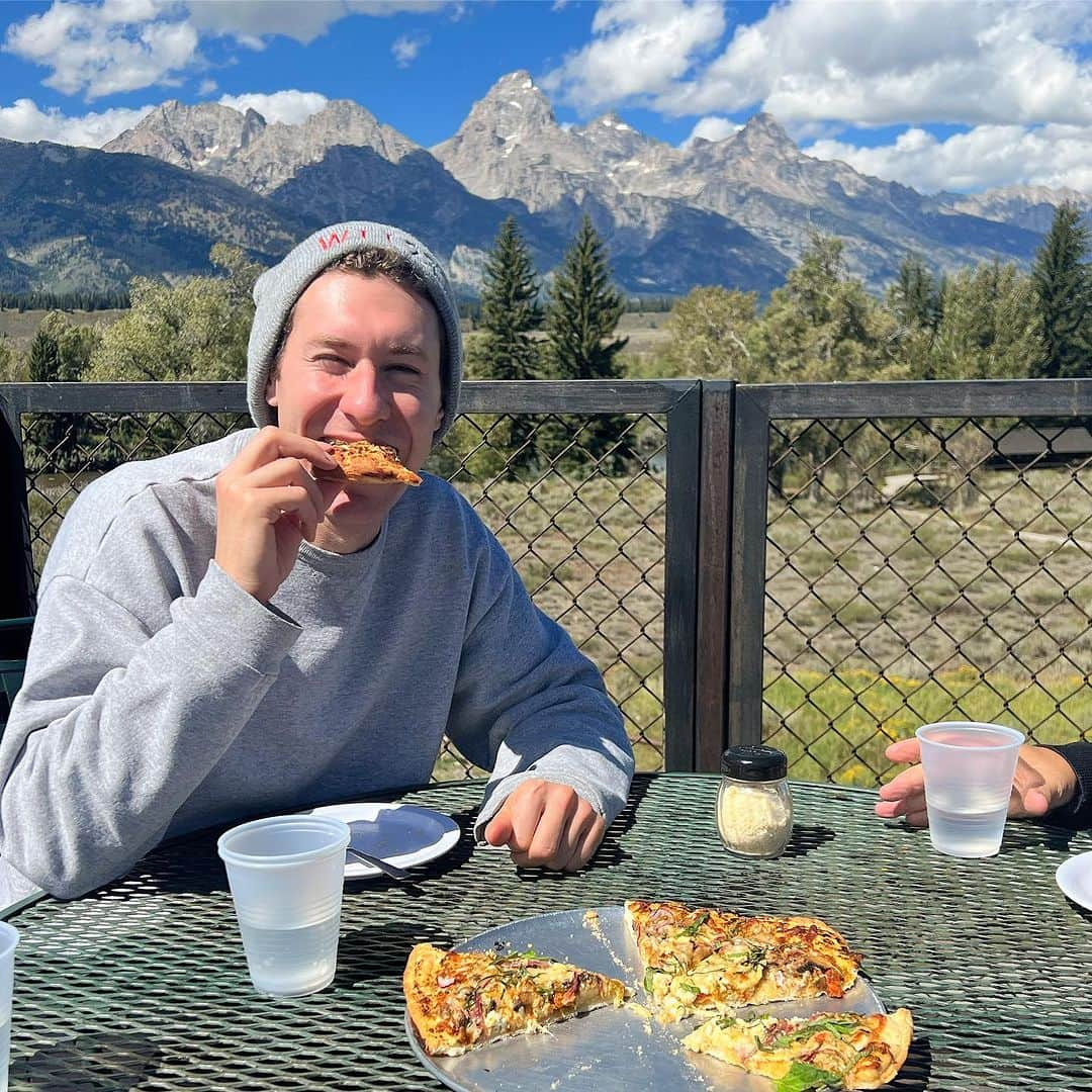 ジェイソン・ブラウンさんのインスタグラム写真 - (ジェイソン・ブラウンInstagram)「📍Grand Teton National Park!   すごい景色ですね！😍  #grandteton #grandtetons #grandtetonnationalpark #wyoming #jacksonhole #usa #nationalpark #nationalsparks #travel #hike #hiking #explore #mormonrow #views #family #trip #summer」9月8日 21時55分 - jasonbskates