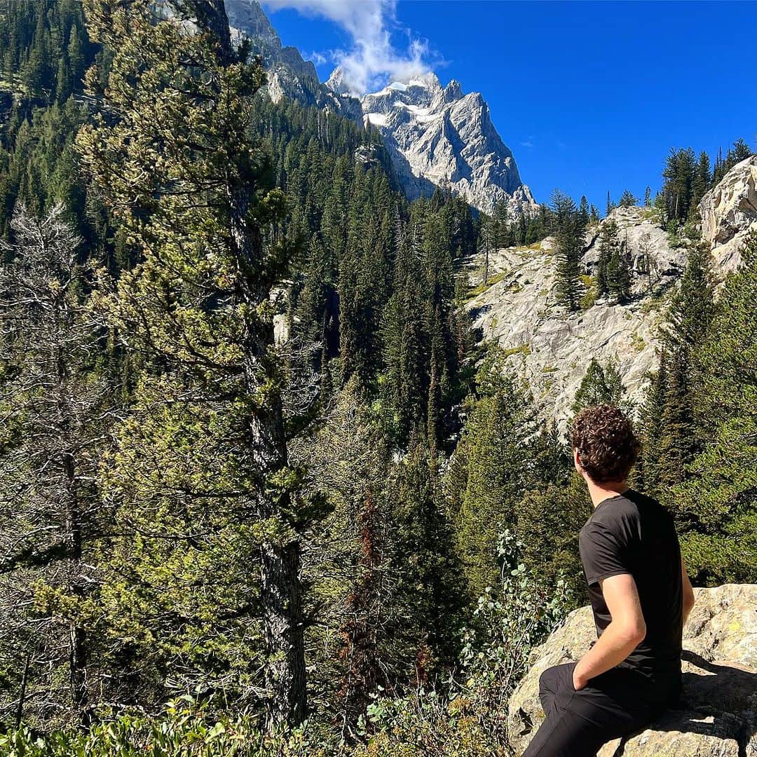 ジェイソン・ブラウンさんのインスタグラム写真 - (ジェイソン・ブラウンInstagram)「📍Grand Teton National Park!   すごい景色ですね！😍  #grandteton #grandtetons #grandtetonnationalpark #wyoming #jacksonhole #usa #nationalpark #nationalsparks #travel #hike #hiking #explore #mormonrow #views #family #trip #summer」9月8日 21時55分 - jasonbskates
