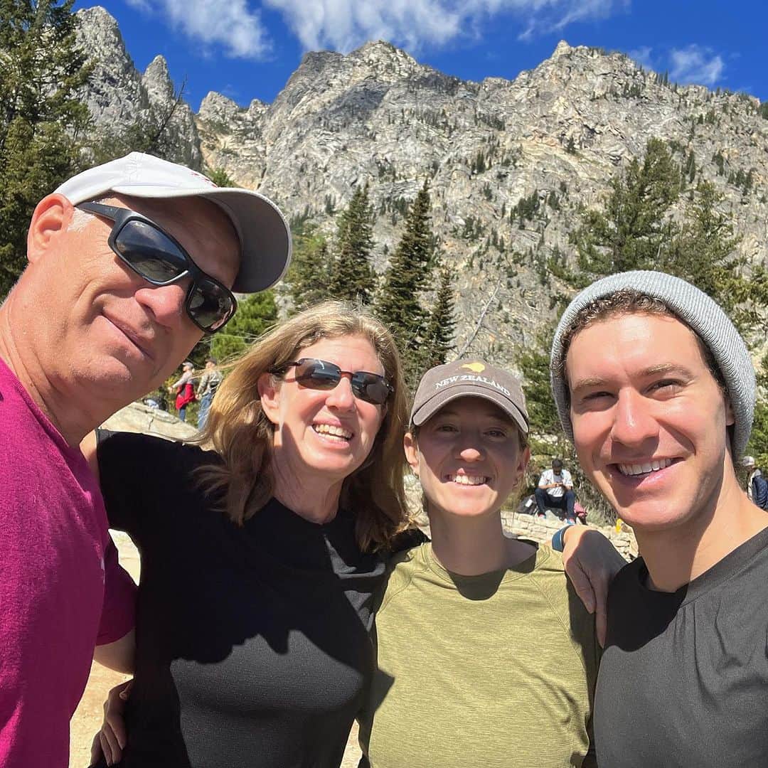 ジェイソン・ブラウンさんのインスタグラム写真 - (ジェイソン・ブラウンInstagram)「📍Grand Teton National Park!   すごい景色ですね！😍  #grandteton #grandtetons #grandtetonnationalpark #wyoming #jacksonhole #usa #nationalpark #nationalsparks #travel #hike #hiking #explore #mormonrow #views #family #trip #summer」9月8日 21時55分 - jasonbskates