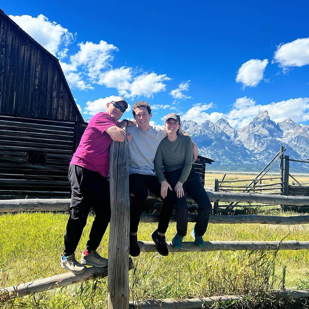 ジェイソン・ブラウンさんのインスタグラム写真 - (ジェイソン・ブラウンInstagram)「📍Grand Teton National Park!   すごい景色ですね！😍  #grandteton #grandtetons #grandtetonnationalpark #wyoming #jacksonhole #usa #nationalpark #nationalsparks #travel #hike #hiking #explore #mormonrow #views #family #trip #summer」9月8日 21時55分 - jasonbskates