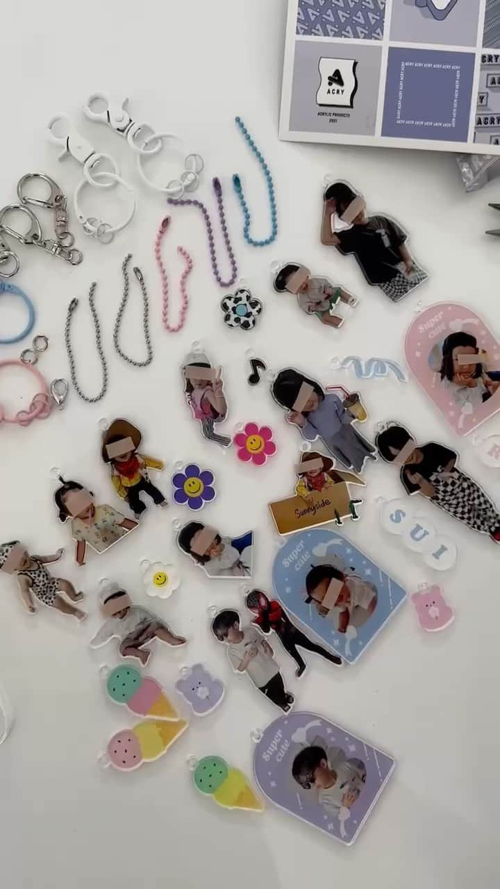 二宮璃子のインスタグラム：「@acry.jp でアクリルプレート作ったよー🩷 前回も作って、ばあばじいじとかにも喜んでもらえたから今回も作った🥺✨  写真を選んで好きにレイアウトしてアプリだから誰でも簡単に作れるよ🥰 アクスタももちろん、キーホルダーパーツも沢山あるから毎回どれにしようか悩んじゃう！笑  画質も綺麗だしプレゼントにも喜ばれるからほんっとにオススメ🩷🩷  #ACRY #アクリー #アクリルプレート #敬老の日プレゼント #アクスタ #アクキー」