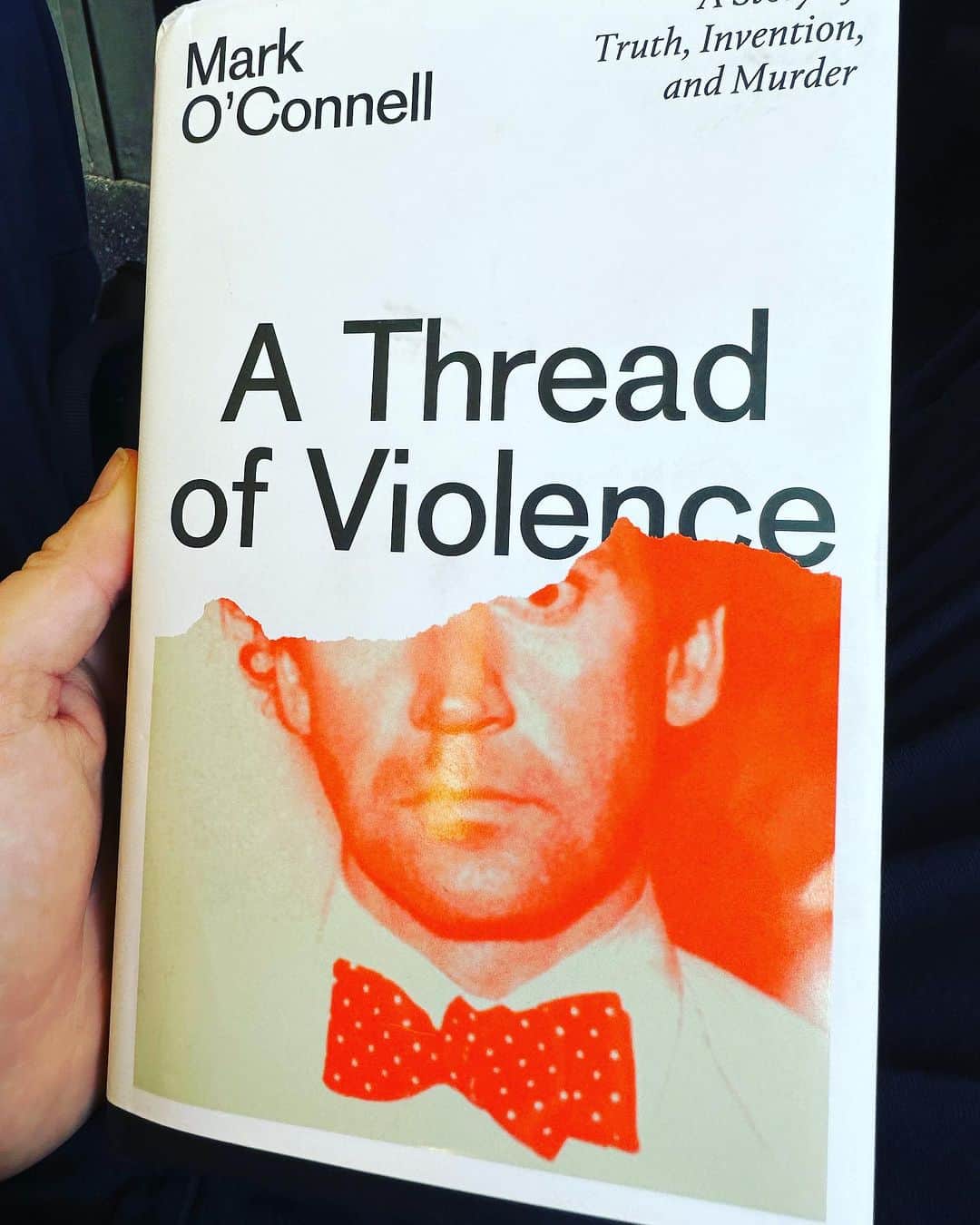デビッド・モリシーのインスタグラム：「This is a cracking read! Such an amazing story by #markoconnell @grantabooks」