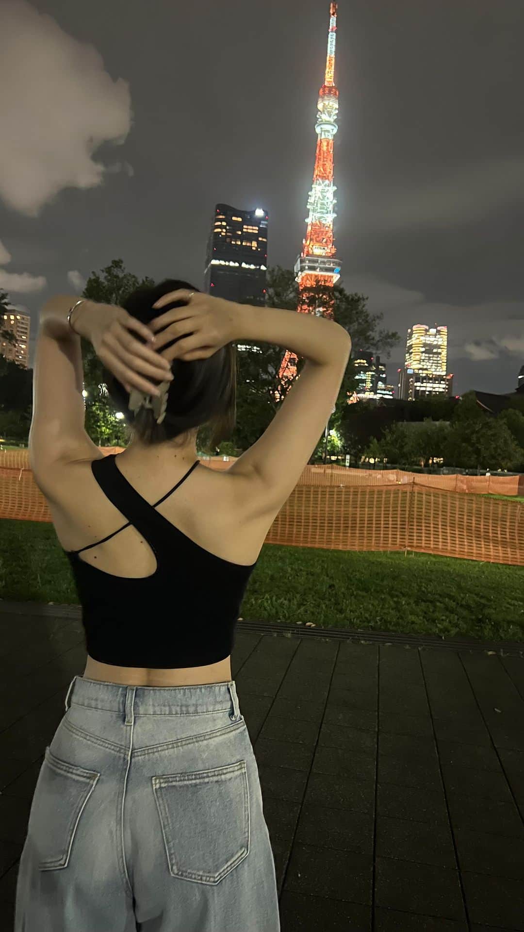 のインスタグラム：「.  夏が過ぎるのは恋しいけど、、  夜が涼しくなってくる初秋🍁🍂 切ないけど大好き。」
