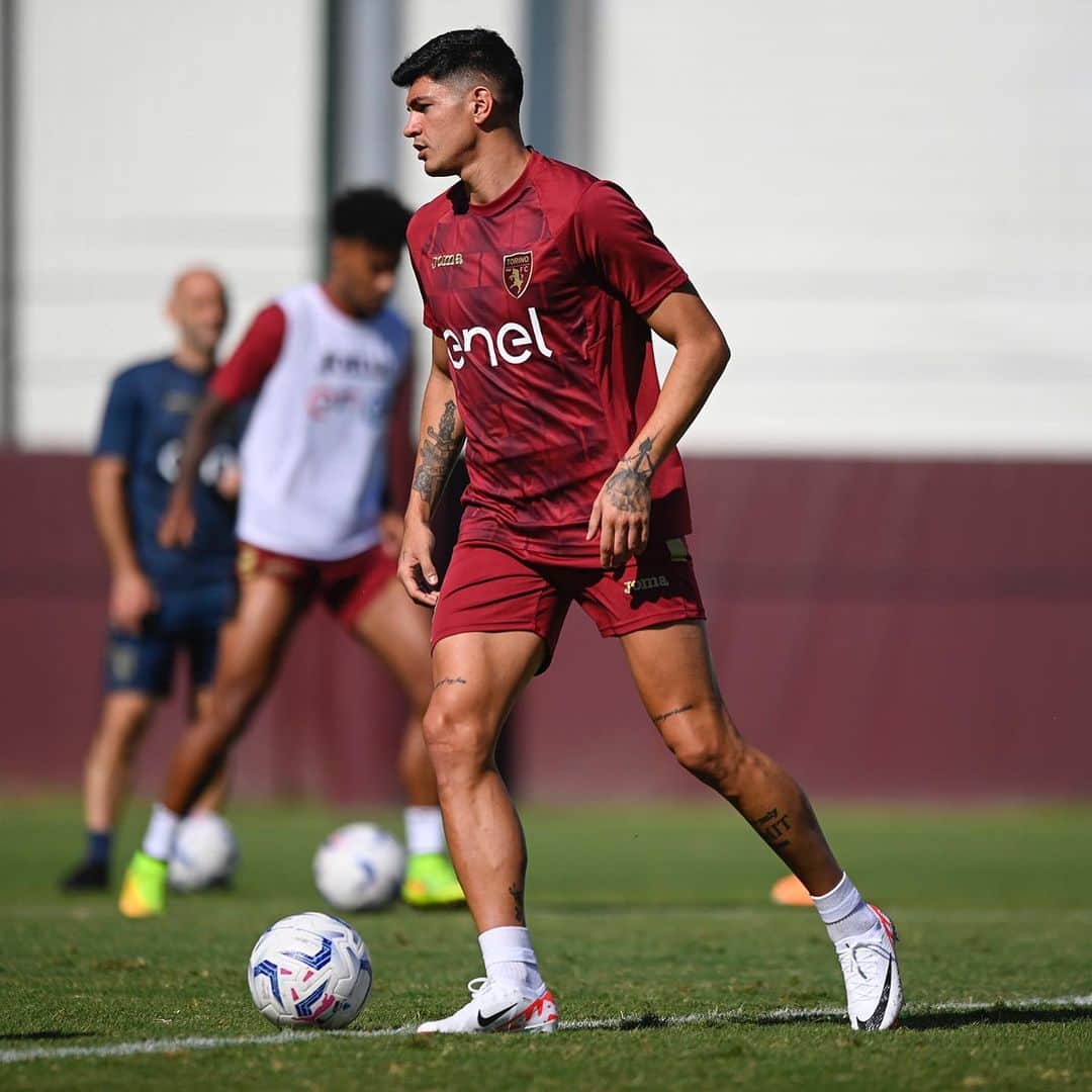 トリノFCのインスタグラム：「Continuiamo a lavorare 🏃  #SFT」