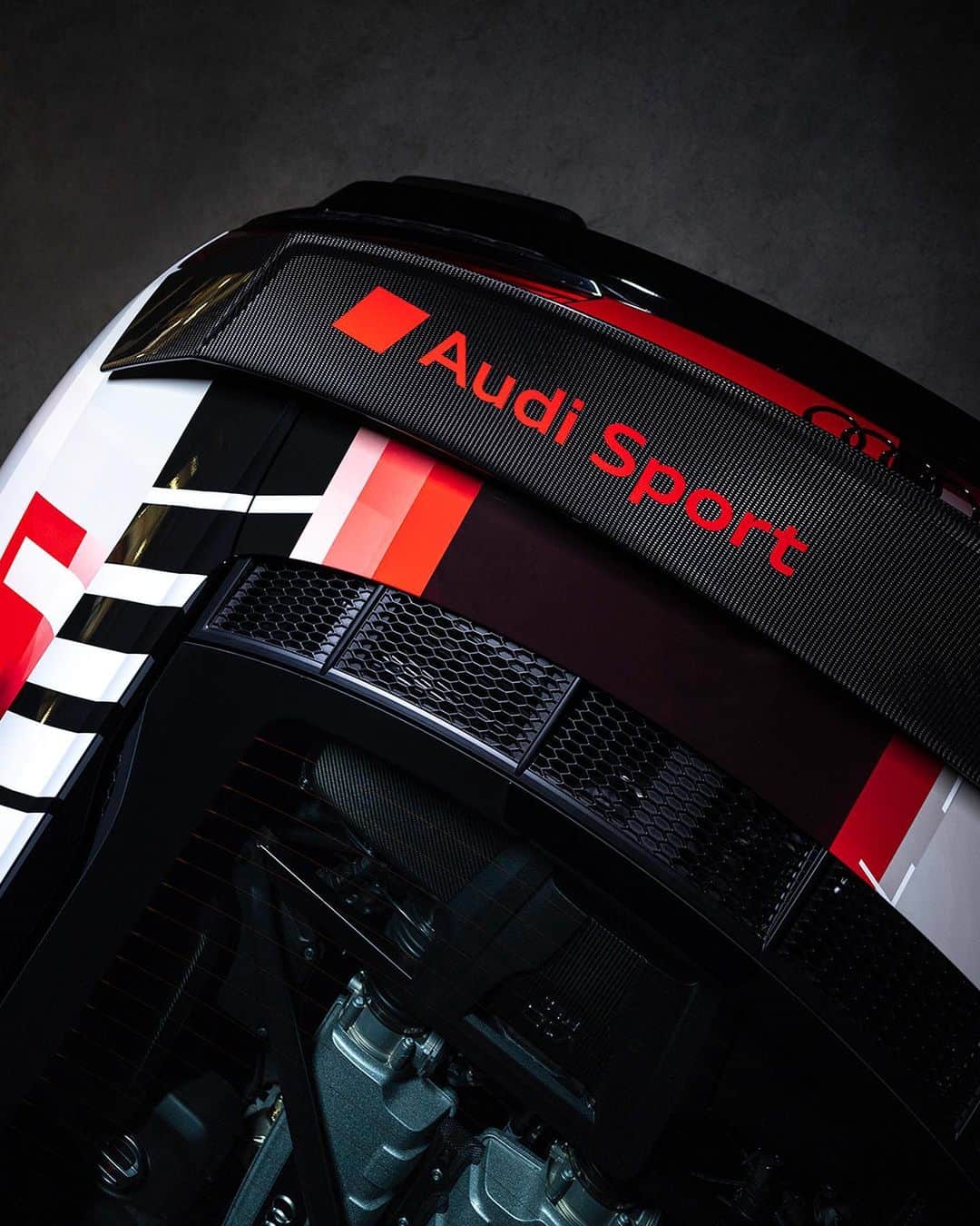 Audiさんのインスタグラム写真 - (AudiInstagram)「The R8 is getting its ultimate send-off. A Last Lap, dedicated to the iconic supercar. Make your mark on the R8 legacy and help decide how we take it on one more adventure. Stay tuned for more details on 9/12 at 9am EST.  #Audi #AudiR8 #AudiR8LastLap」9月8日 22時01分 - audi