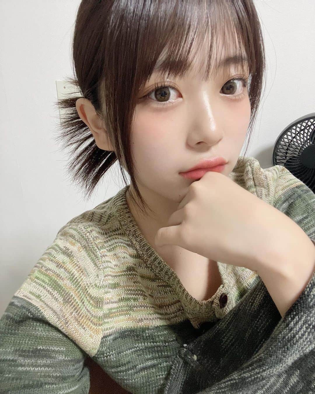 のインスタグラム：「．  🦋  右目カラコンずれてます カチモリヘア簡単だし可愛いし好き」