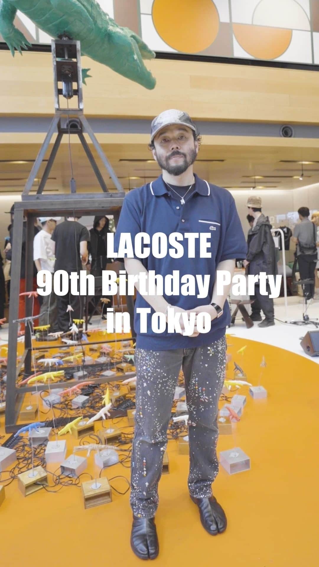 のインスタグラム：「【イベント取材】90周年を迎えるラコステがポップアップストア「ワニの90回目のバースデーパーティー in TOKYO」を開催！  小木“Poggy”基史さんがキュレーションを手掛けた会場内には、同氏がセレクトしたアーティストやブランド、東京を代表するヴィンテージコレクター＆ショップが集結。  「M A S U」とコラボレーションしたポロシャツをはじめ、古着の目利きたちが選んだヴィンテージラコステなど限定アイテムを取り揃えています。  記事全文は @fashionsnapcom プロフィールリンクから🔗⁠  ■ワニの90回目のバースデーパーティー in TOKYO 期間：2023年9月9日（土）〜9月18日（月） 会場：代官山T-SITE GARDEN GALLERY 営業時間：10:00〜19:00  @lacoste_tokyo @poggytheman   #ラコステ誕生90年 #ラコステ #LACOSTE #代官山tsite #ポップアップストア #ポロシャツ #ヴィンテージ #古着 #fashion #ファッション #イベント_fs #pr」