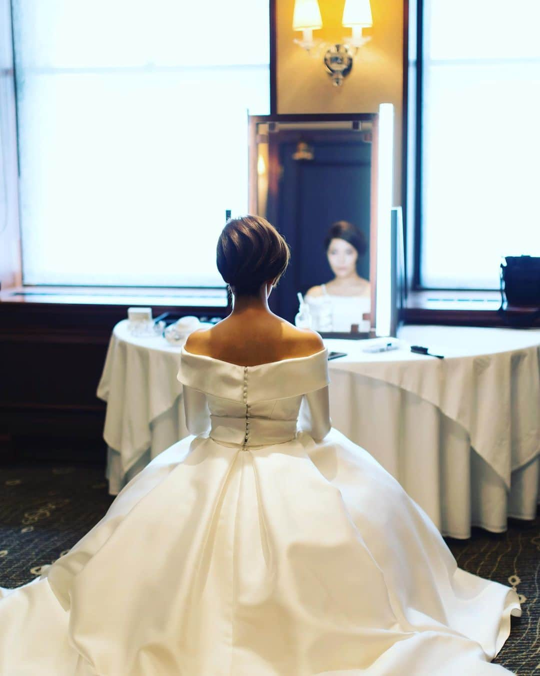 篠原かをりさんのインスタグラム写真 - (篠原かをりInstagram)「2023年7月15日に結婚式を挙げました。 現在の研究テーマとしているミツバチとカイコをモチーフとした素晴らしいティアラとネックレスを作っていただきました。」9月8日 22時04分 - kawori_rat