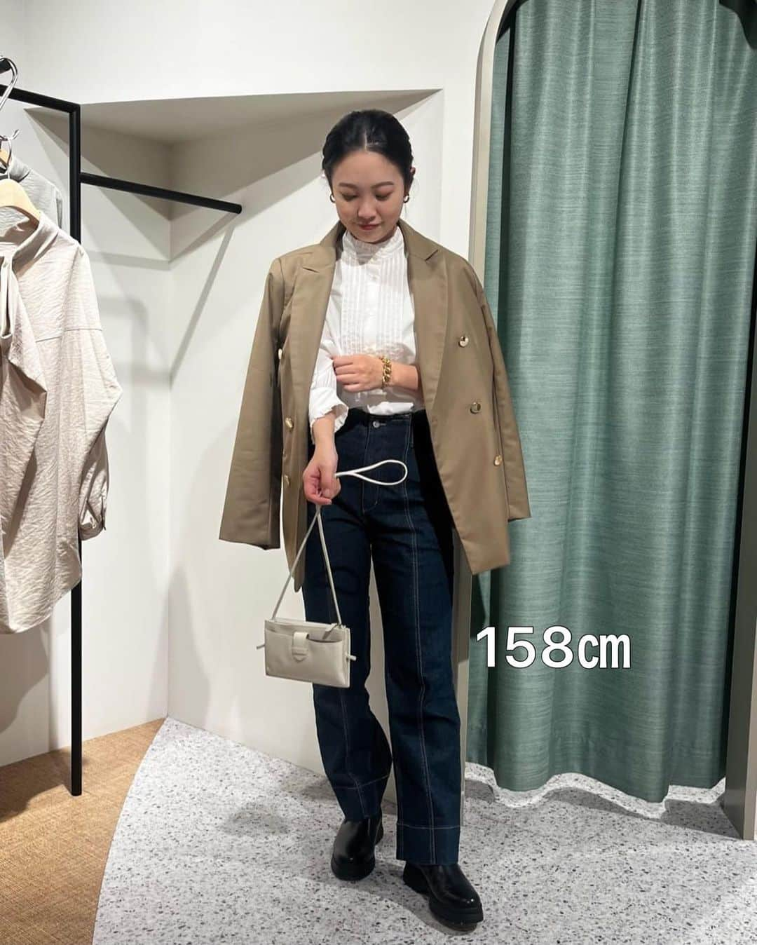 GALLARDAGALANTE OUTLETさんのインスタグラム写真 - (GALLARDAGALANTE OUTLETInstagram)「new arrival  スタッフ人気が高く、 SNSでも反響があった “センターシームデニムパンツ”が再登場！  夏から秋冬にかけて使える ネイビーが仲間入り！！  トレンドのハイウエストデザイン、 プラスセンタープレスが入っているので、 縦ラインが出ることで脚長効果抜群✨  程よくストレッチが入っていて、 動きやすく包み込まれるような履き心地！  すっきりシルエットなので、 ゆったりシルエットのトップスとも相性抜群です◎  ＿＿＿＿＿＿＿＿＿＿＿＿  🏷 センターシームデニムパンツ  price: ¥8,690（税込） color:blue/navy  #gallardagalante_outlet  #allegorygallardagalante  #jenaespacemerveilleux   公式オンラインショップは 【Jena パルクローゼット】【Jena 楽天】で検索🔍  ⁡＿＿＿＿＿＿＿＿＿＿＿＿  #ガリャルダガランテアウトレット #ジェナエスパスメルヴェイユ #ジェナコーデ #大人コーデ #カジュアル  #カジュアルコーデ  #大人カジュアル #大人カジュアルコーデ  #パンツ  #パンツコーデ  #楽ちんコーデ  #デニム #デニムコーデ #ストレッチデニム #ハイウエストデニム #カラーシャツコーデ #カラーコーデ #カーディガンコーデ #カーディガン #羽織 #羽織コーデ #公園コーデ #ジャケットコーデ #ニットコーデ #秋コーデ #秋服コーデ」9月8日 22時05分 - gallardagalante_outlet