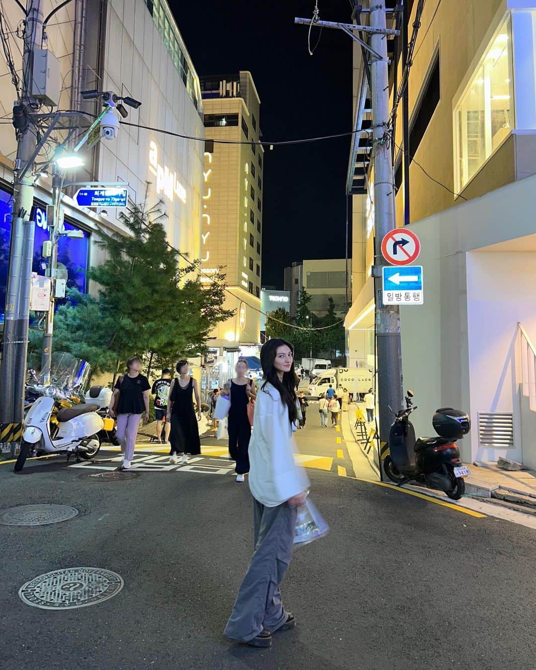 のインスタグラム：「안녕🐈‍⬛🤍」