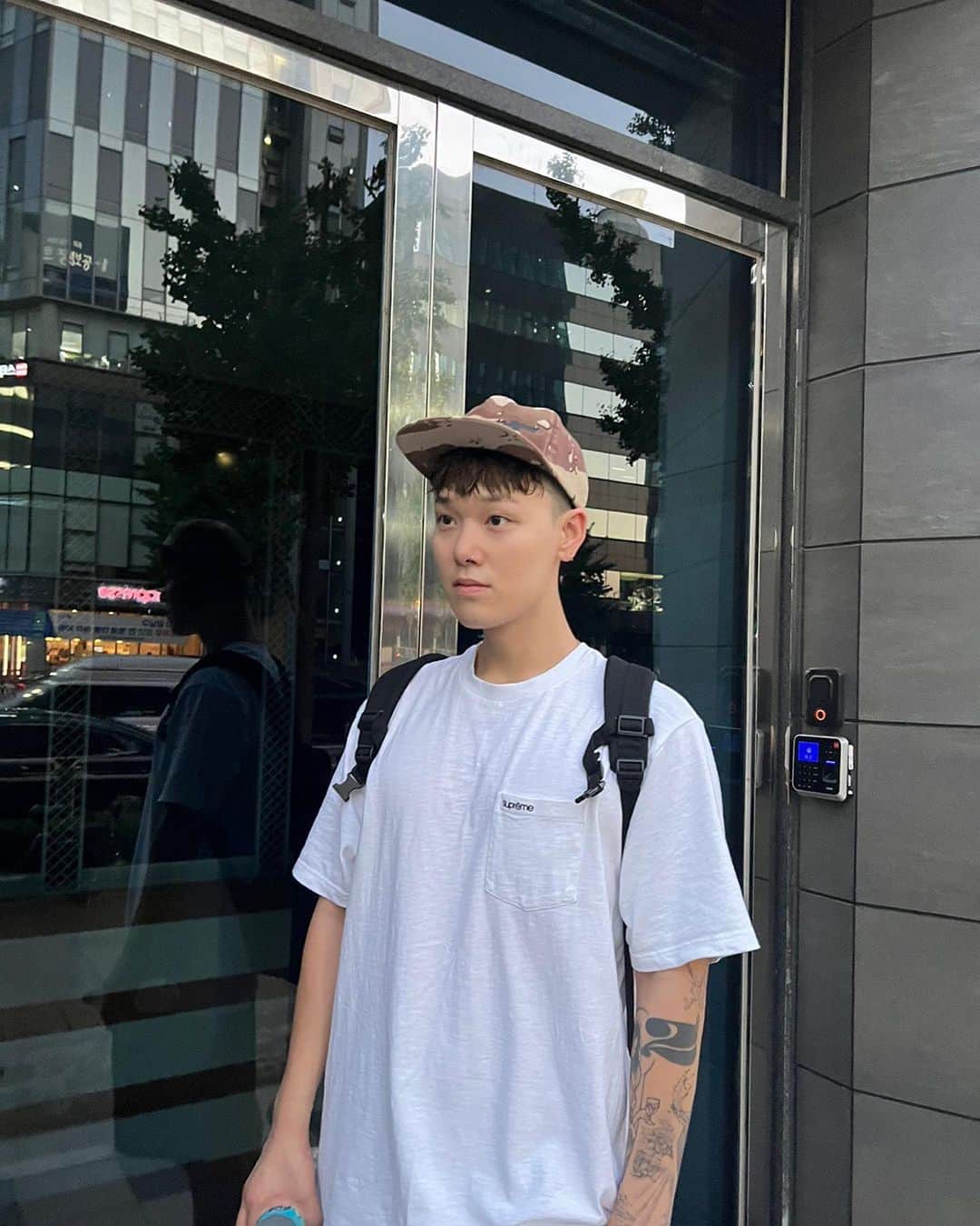 ZELO のインスタグラム：「이번 여름도 넘 더웠다🤍😮‍💨」