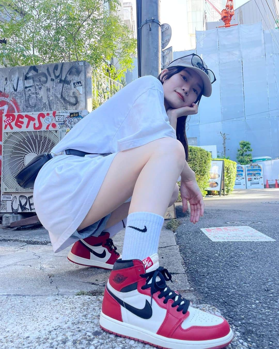 中野郁海のインスタグラム：「祝23歳&頑張りましたのご褒美👟. . 布教されてまんまと沼にはまりはじめてます👟❤️. . #aj1chicago #aj1lostandfound #スニーカー #スニーカー女子」