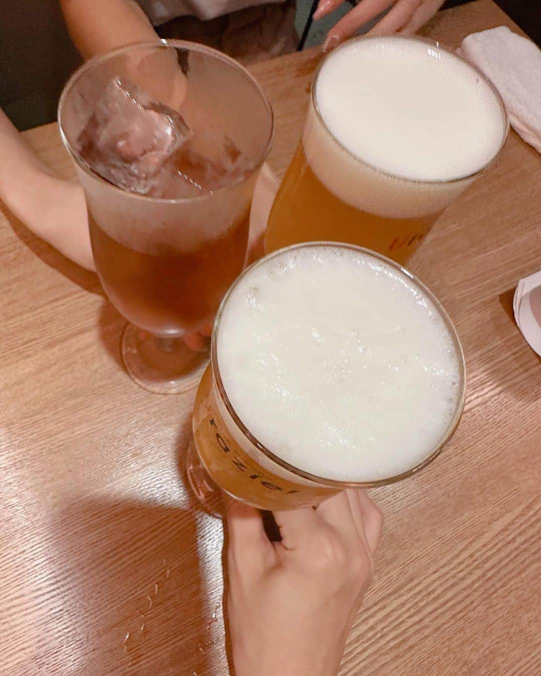 熱田久美さんのインスタグラム写真 - (熱田久美Instagram)「@kuumi1125 ←その他の投稿もみてね☕️✨️  🍷ワイン酒場ウラッチェ！ / 神泉〔東京〕 ------------------------------------  夜ごはんでふらっと立ち寄った 渋谷・道玄坂上にあるイタリアン。🇮🇹  アヒージョだったり、牛すじの煮込みとか、 前菜盛り合わせもいろいろ頼んで…  メインは25cm大の、石窯で焼き上げたPizzaを🍕 種類も豊富で選ぶのにも悩んだんだけど… (ハーフ＆ハーフも可能)  最後に頼んだ チョコバナナのPizza🍌これが美味しかったー！！！  スライスしたバナナにたっぷりのチョコレートソース。 マスカルポーネアイスが乗ってるよ🤟 甘い系ピザってあんまりお店でも見かけないけど、 また食べたくなる美味しさでした🍫🔥  たまにはイタリアンもいいね！🫶  .....k.u.u.m.i.1.1.2.5.................................. いいね・コメントありがとうございます。 フォローはこちらから☞ @kuumi1125 ‎✿  忘れないように【保存】もしてね🔖☝️ 後で簡単にカフェ情報を振り返れます。 ...............................................t.a.g.........  #くぅかふぇ #くみほ #カフェ好き女子 #カフェ好きな人と繋がりたい #東京カフェ巡り #東京カフェ部 #東京カフェ #東京カフェめぐり #神泉ディナー #渋谷グルメ #神泉グルメ #渋谷イタリアン #渋谷ごはん #道玄坂グルメ #道玄坂上  ..........................................................................  ‪・わんこアカウント→ @evestagraam 🐶 ‪・ダイエットアカウント→ @kuumidiet 🐷 ‪・ゴルフアカウント→ @kuumi_golf ⛳️」9月8日 22時18分 - kuumi1125