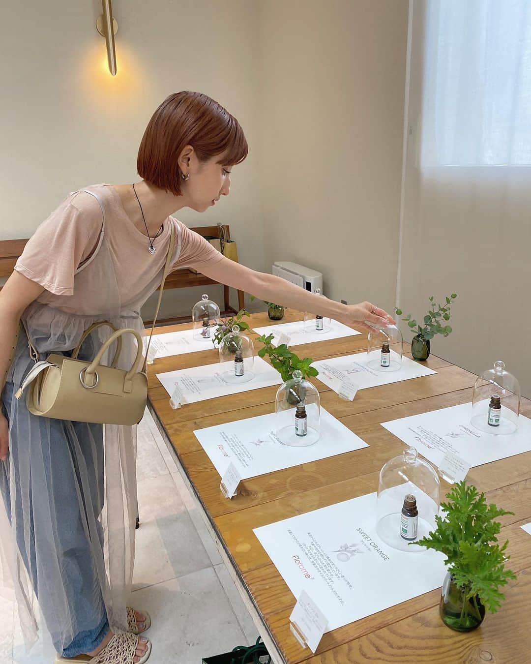 谷奥えまのインスタグラム：「トキメキな商品にたくさん出会えた♡  　 同じ香りでも生産地が違うだけでまた違った香りが楽しめるのがアロマの魅力✨　  イベントではどうやって作られたかなど商品の想いを聞けて、　 使い方などさらに詳しく知れますので、より商品の大切さを感じられます。　 私たちのブランドもいろんな想い込めて作ったのでちゃんと伝わるように頑張らないと📝」