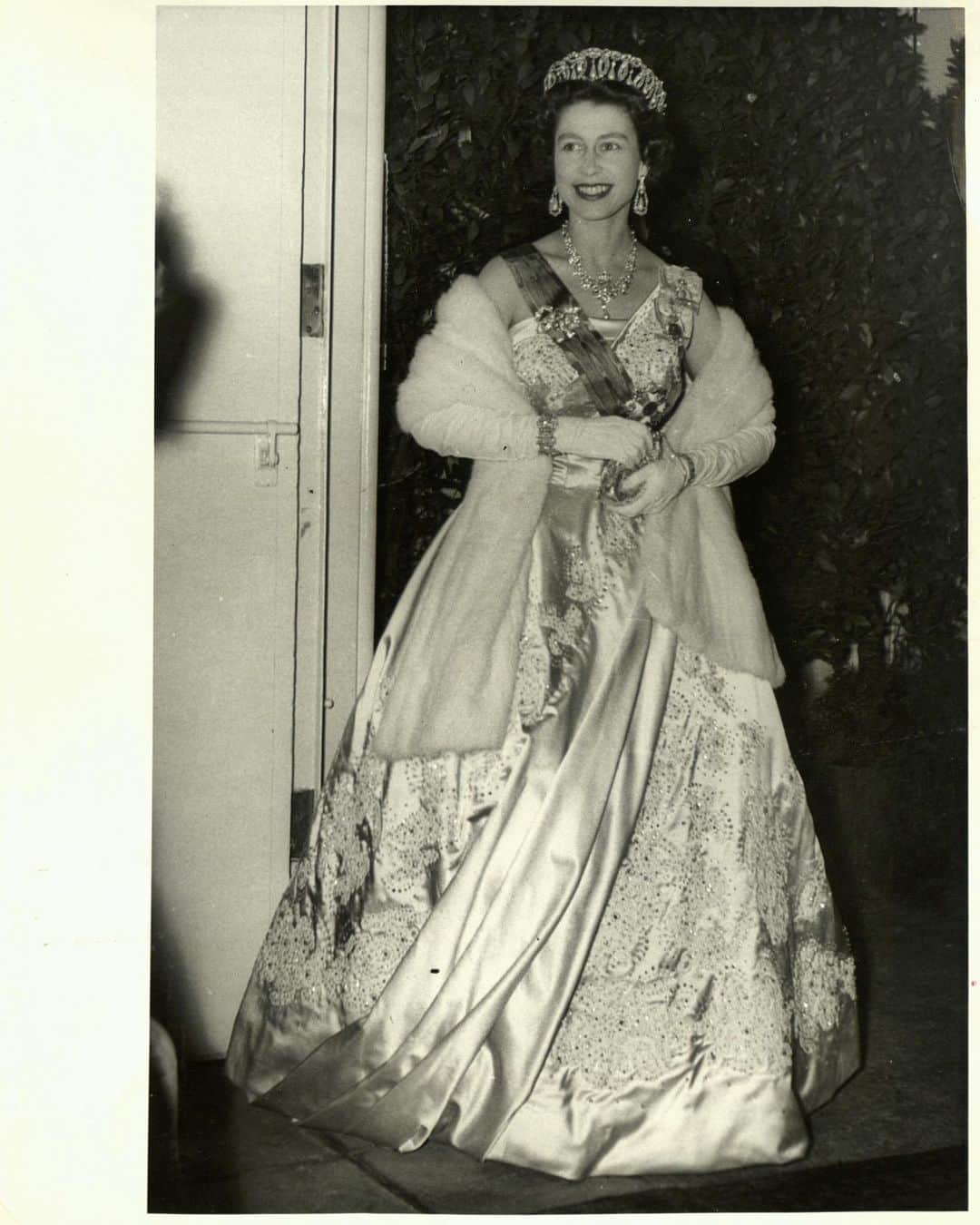 lifeのインスタグラム：「One year ago today on September 8th, 2022, Queen Elizabeth II, the UK's longest-serving monarch, died at Balmoral Castle at age 96, after reigning for 70 years.  (📷 Mansell Collection/LIFE Picture Collection)  #LIFEMagazine #LIFEArchive #MansellCollection #QueenElizabeth #OnThisDay #LIFELegends #BritishRoyalFamily」
