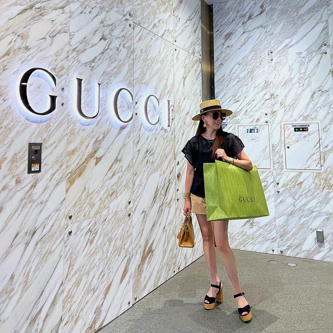 麻美さんのインスタグラム写真 - (麻美Instagram)「娘とshoppingは 楽しいね😆✌️ ． #gucci #shopping」9月8日 22時26分 - mami0s