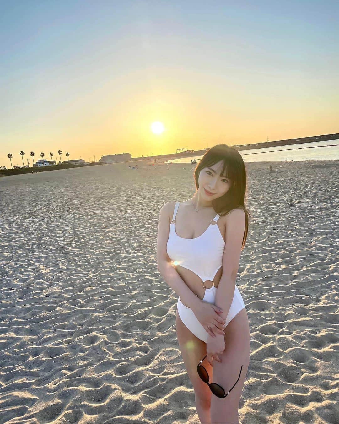 ゆうなさんのインスタグラム写真 - (ゆうなInstagram)「夏終わっちゃうの寂しい😢  たくさん思い出できたの 嬉しいなあ🤤💭 、 、 、  #夏 #海 #ビキニ #モノキニ #モデル」9月8日 22時36分 - yuna121.1995