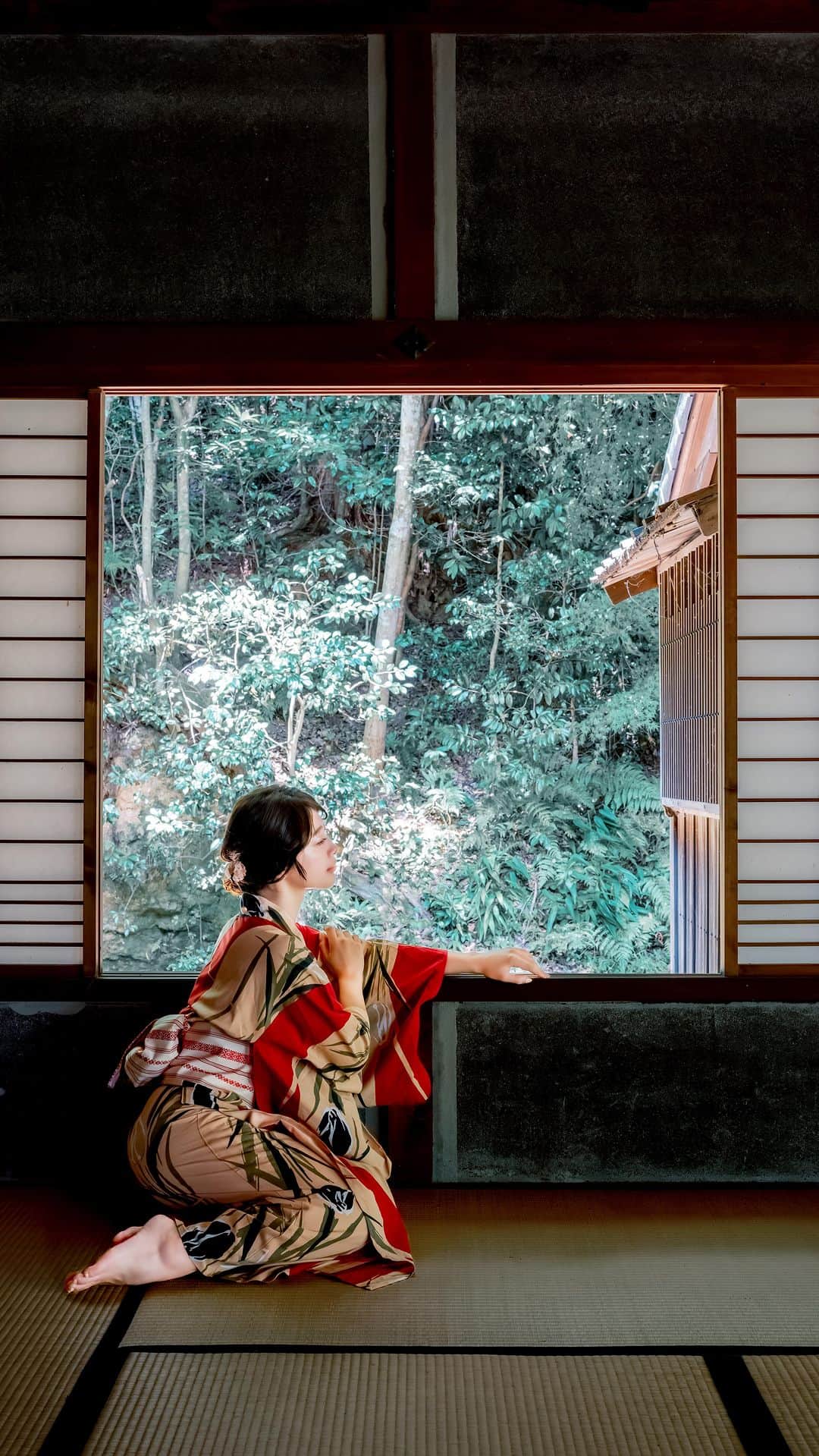 shabonのインスタグラム：「* . . . . . 夏の家🌿 とても暑かったこの日が懐かしい🥹 . . model : @kozuekawabe . FUJIFILM X-T5 /  XF23mm F1.4 R . . . . . *」