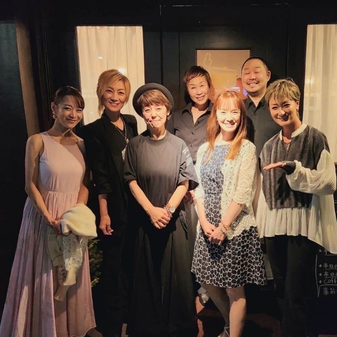 美乃杏花さんのインスタグラム写真 - (美乃杏花Instagram)「☆ 先日は、とても素敵なフレンチレストラン『ブイヨン六甲道』に、お連れ頂きました❤️  鳴海じゅんさんと綺華れいちゃんと珠まゆらちゃんとご一緒に😊💕 7/23に開催したイベントの打ち上げで🥂お店を貸し切りにして下さり、至れり尽くせりのおもてなしに感動🥺✨  フレンチのフルコースを食べるのは久しぶりでしたが、どれもこれも美味しくて、楽しいメンバーとのお喋りは尽きず、最高のひとときでした😃🙌  かすみさんを始め、お世話になりました皆様、ありがとうございました🙏💕  #六甲道 #神戸 #神戸グルメ #フレンチレストラン #ブイヨン六甲道 #打ち上げ #美味しかった #楽しかった #ご馳走様でした #元宝塚歌劇団 #宝塚og #鳴海じゅん #綺華れい #珠まゆら #美乃杏花 #ありがとうございました」9月8日 22時42分 - yoshinokyoka.81