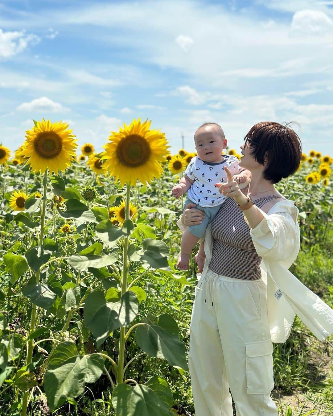 長澤愛さんのインスタグラム写真 - (長澤愛Instagram)「𓂃     #ひまわりの丘公園 🌻  息子とのショットたち📷 ˖⌖     𓂃  #ひまわり畑 #小野市 #🌻 #夏の思い出 #生後7ヶ月 #男の子ベビー #男の子ママ #2児ママ #赤ちゃんのいる生活 #赤ちゃんのいる暮らし #べびすたぐらむ」9月8日 22時43分 - mnm_11.7