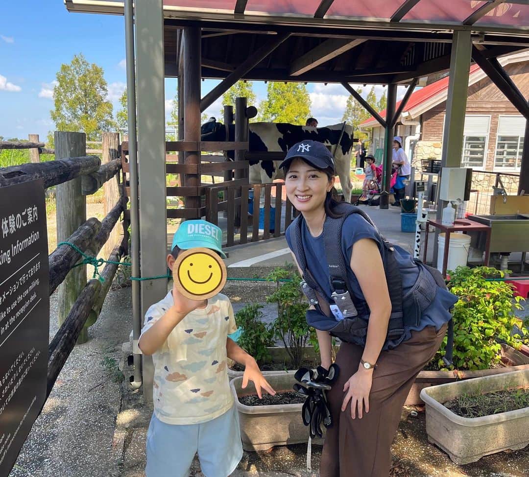 山崎萌絵のインスタグラム：「. ABURAYAMA🐄  #乳搾り体験  #aburayamafukuoka」