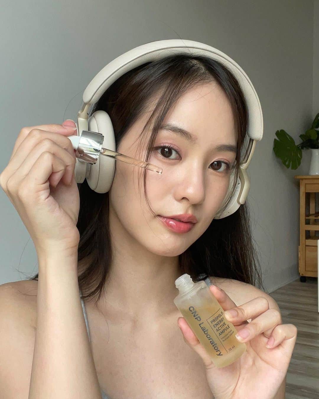 PIMTHAさんのインスタグラム写真 - (PIMTHAInstagram)「มาค่าา 9 แรกของผิวสวยใส ต้อง CNP 💛🤍 @cnplaboratorythailand  9.9 Mega Sale 🎉🥳 ลดแรง 50% ส่งฟรีทั้งร้าน  ⚡ พบสินค้าราคาพิเศษ ลดสูงสุดถึง 50%  🎁 โค้ดส่วนลดสูงสุด 150.-  🚗 พร้อมส่งฟรี* ไม่มีขั้นต่ำ 9-11 กันยายน นี้เท่านั้น **เงื่อนไขอ่านเพิ่มเติมหน้าร้านค้า #CNP #CNPLaboratory #CNPLaboratoryTH #CNPผิวสวยใสไม่เกรงใจอายุ #CNPผิวอ่อนวัยไม่เกรงใจอายุ」9月8日 22時57分 - pimtha