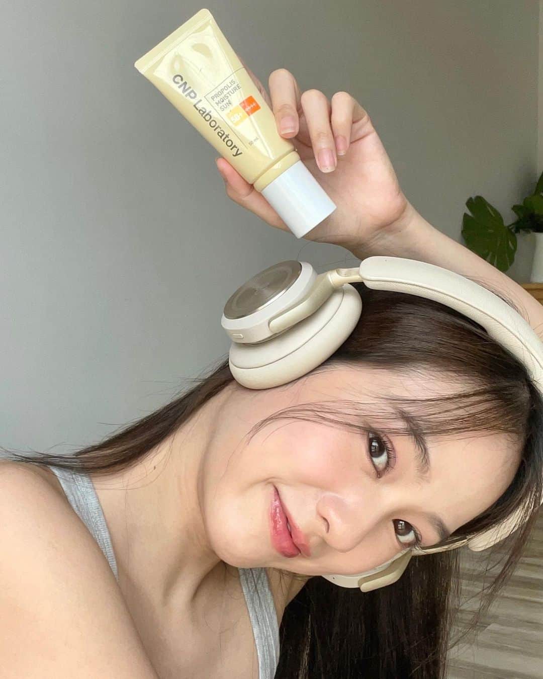 PIMTHAさんのインスタグラム写真 - (PIMTHAInstagram)「มาค่าา 9 แรกของผิวสวยใส ต้อง CNP 💛🤍 @cnplaboratorythailand  9.9 Mega Sale 🎉🥳 ลดแรง 50% ส่งฟรีทั้งร้าน  ⚡ พบสินค้าราคาพิเศษ ลดสูงสุดถึง 50%  🎁 โค้ดส่วนลดสูงสุด 150.-  🚗 พร้อมส่งฟรี* ไม่มีขั้นต่ำ 9-11 กันยายน นี้เท่านั้น **เงื่อนไขอ่านเพิ่มเติมหน้าร้านค้า #CNP #CNPLaboratory #CNPLaboratoryTH #CNPผิวสวยใสไม่เกรงใจอายุ #CNPผิวอ่อนวัยไม่เกรงใจอายุ」9月8日 22時57分 - pimtha
