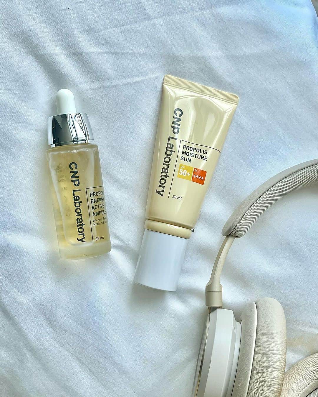 PIMTHAさんのインスタグラム写真 - (PIMTHAInstagram)「มาค่าา 9 แรกของผิวสวยใส ต้อง CNP 💛🤍 @cnplaboratorythailand  9.9 Mega Sale 🎉🥳 ลดแรง 50% ส่งฟรีทั้งร้าน  ⚡ พบสินค้าราคาพิเศษ ลดสูงสุดถึง 50%  🎁 โค้ดส่วนลดสูงสุด 150.-  🚗 พร้อมส่งฟรี* ไม่มีขั้นต่ำ 9-11 กันยายน นี้เท่านั้น **เงื่อนไขอ่านเพิ่มเติมหน้าร้านค้า #CNP #CNPLaboratory #CNPLaboratoryTH #CNPผิวสวยใสไม่เกรงใจอายุ #CNPผิวอ่อนวัยไม่เกรงใจอายุ」9月8日 22時57分 - pimtha