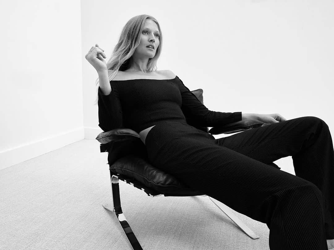 トニ・ガーンのインスタグラム：「Toni Garrn X @aboutyou   Online now Available worldwide   Loved the team so much @vitali_gelwich @nadinebauer @almutvogel  and many more thank you @aboutyoude especially the design team- lieb euch ladies 🚀」