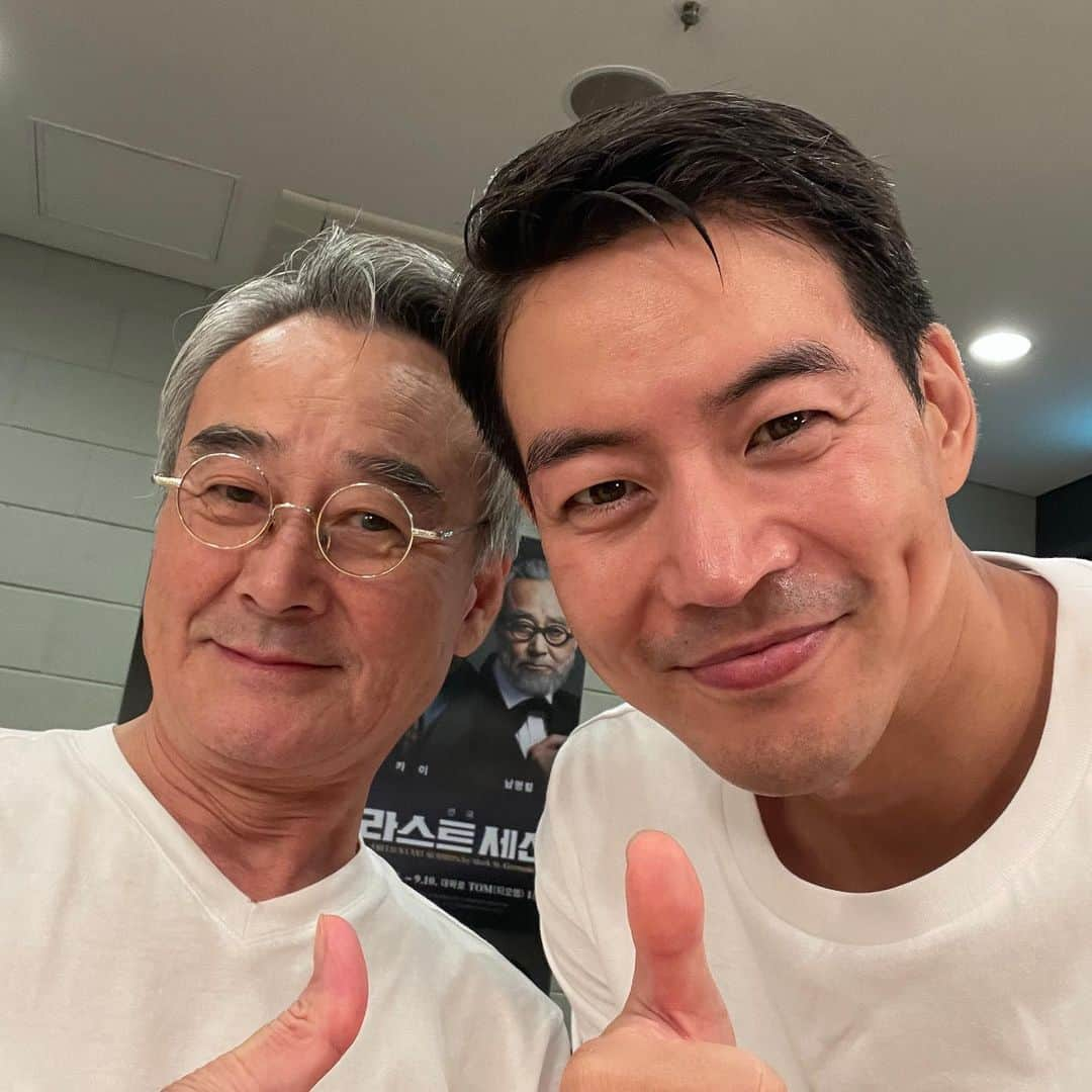 イ・サンユンさんのインスタグラム写真 - (イ・サンユンInstagram)「#남명렬 선생님과 페어막공연!! 무대 안팎에서 많은 것들을 배울 수 있는 귀한 시간이었습니다!! 감사합니다 선생님~❤️ #라스트세션」9月8日 22時58分 - lsy_810815