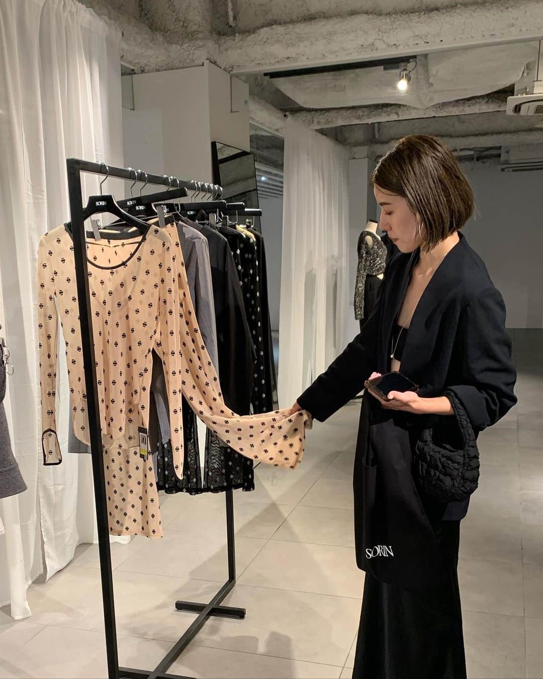 花見菜月さんのインスタグラム写真 - (花見菜月Instagram)「-SORIN 2023 a/w exhibition- @sorin__official  一足先に展示会にお邪魔させて頂きました👢 秋冬の可愛いお洋服たちが沢山並べてあります♥︎ 明日から2日間展示販売会が行われていますのでご都合がよろしい方は是非行かれてみてください😌✨  いつもありがとうございます♡♡」9月8日 22時59分 - ____naki.____