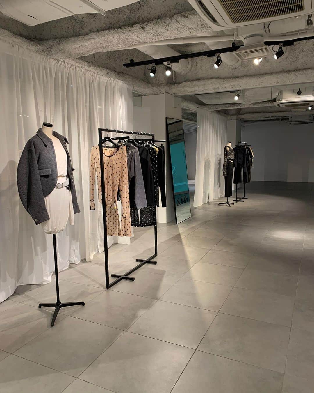 花見菜月さんのインスタグラム写真 - (花見菜月Instagram)「-SORIN 2023 a/w exhibition- @sorin__official  一足先に展示会にお邪魔させて頂きました👢 秋冬の可愛いお洋服たちが沢山並べてあります♥︎ 明日から2日間展示販売会が行われていますのでご都合がよろしい方は是非行かれてみてください😌✨  いつもありがとうございます♡♡」9月8日 22時59分 - ____naki.____