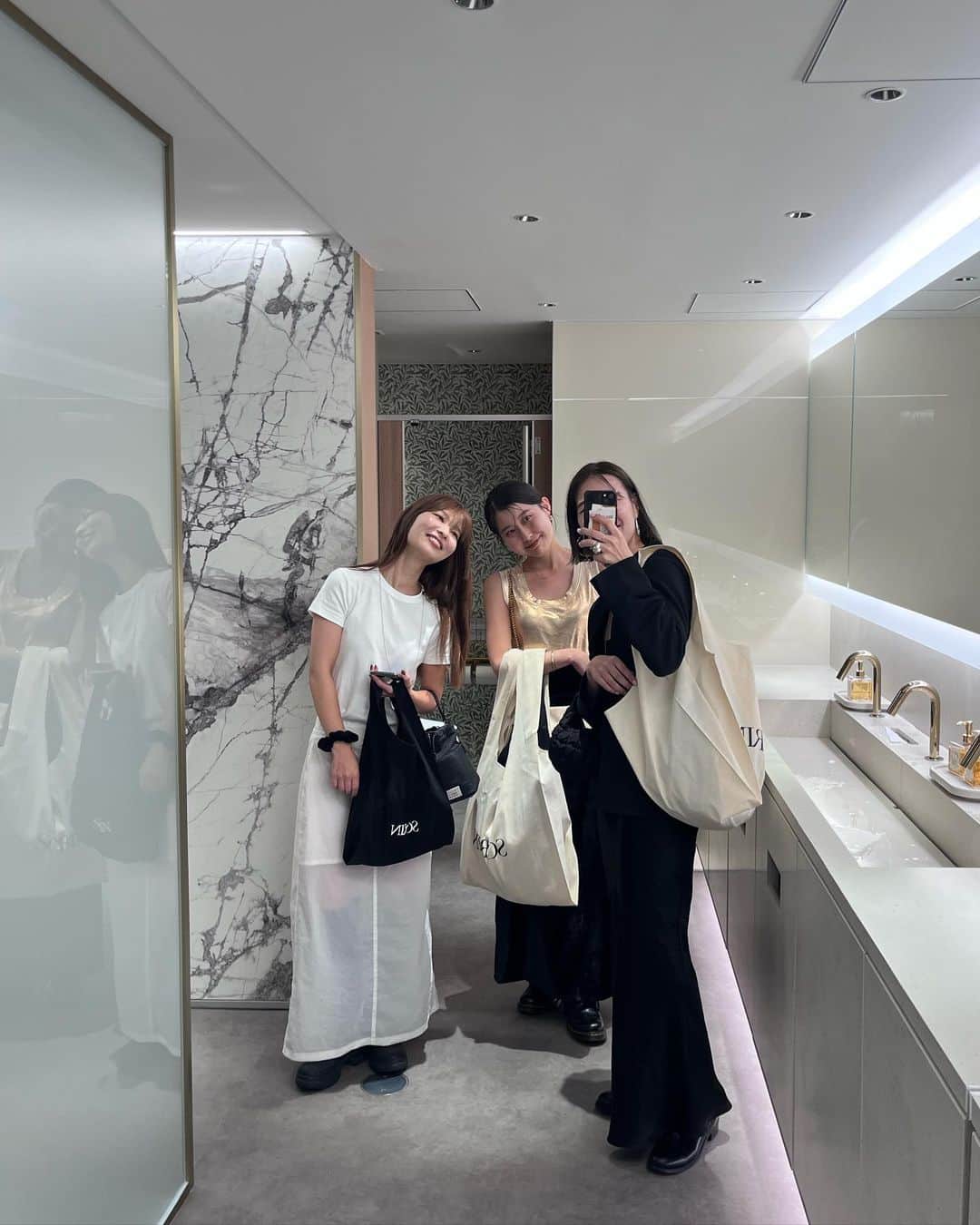 花見菜月さんのインスタグラム写真 - (花見菜月Instagram)「-SORIN 2023 a/w exhibition- @sorin__official  一足先に展示会にお邪魔させて頂きました👢 秋冬の可愛いお洋服たちが沢山並べてあります♥︎ 明日から2日間展示販売会が行われていますのでご都合がよろしい方は是非行かれてみてください😌✨  いつもありがとうございます♡♡」9月8日 22時59分 - ____naki.____