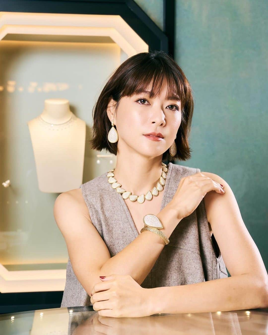 上野樹里のインスタグラム：「8th/Sep/2023  @boucheron ginza store open 🎊 おめでとうございます🥂💎  @boucheron Make @sadaito  Hair @shotaro.ao  Stylist @furuta_chiaki  #vottegaveneta」