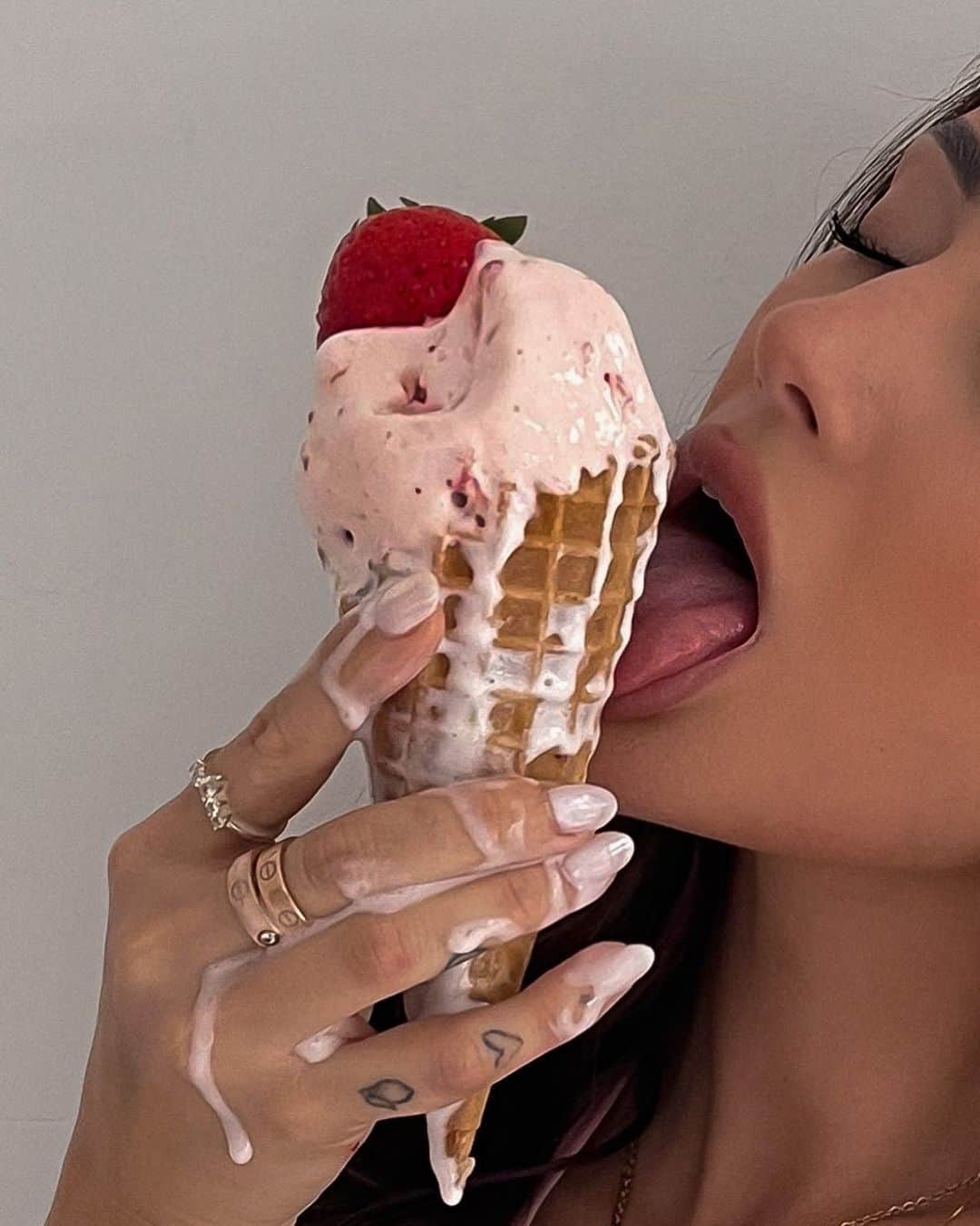 のインスタグラム：「Dreaming about ice-cream & new bikinis🍦 What bikini style is your closet needing? 👙」