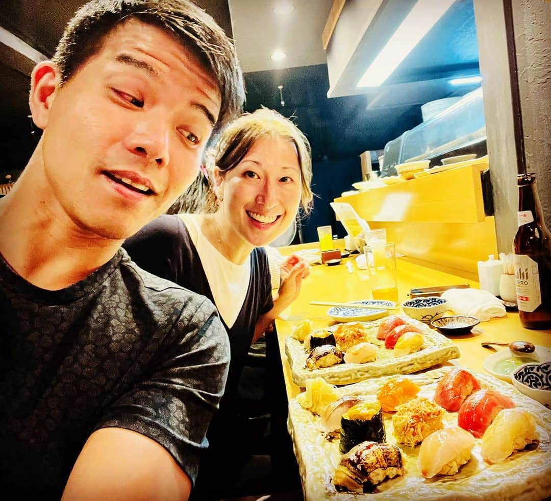 テリー・レオンのインスタグラム：「This omakase didn’t stand a chance. 🤤 🍣 🍱 🇯🇵 I’ve done 3 Broadway shows with Kim Varhola, and 21 years later, we are still having new adventures together… this time in Tokyo!」