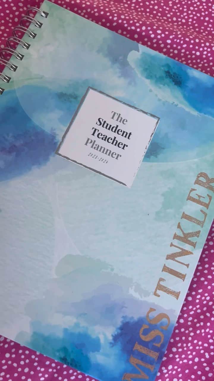 エイミー・ティンクラーのインスタグラム：「Get ready with me for my first day back @sunderlanduni 😌   Thank you @missalbutt for the most amazing planner! Make sure to go get yours from the link below! It is honestly going to be a life saver this year!   https://www.etsy.com/uk/shop/MissAlbutt/?load_webview=1&bid=KluT053dWtjCNqcP4dgRpms0KkaV」