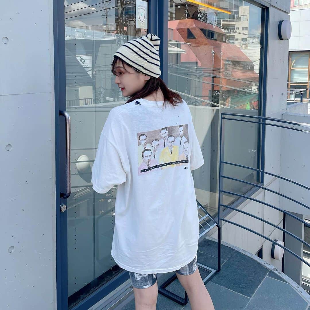 佐藤 渚のインスタグラム：「@issue1123  なんかの企業T  はやく涼しくならんかなあ。  #コーデ　#古着コーデ　#メンズライクコーデ　#ニット帽　#夏コーデ」