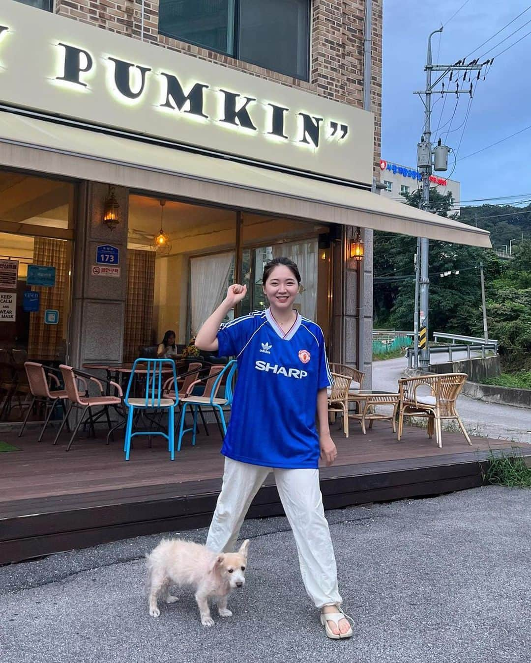 マンチェスター・ユナイテッドさんのインスタグラム写真 - (マンチェスター・ユナイテッドInstagram)「Taking a stroll during the international break 🛵  #weareunited #mufc #unitedstyle #unitedforthefans #fanfriday」9月8日 23時19分 - manchesterunited