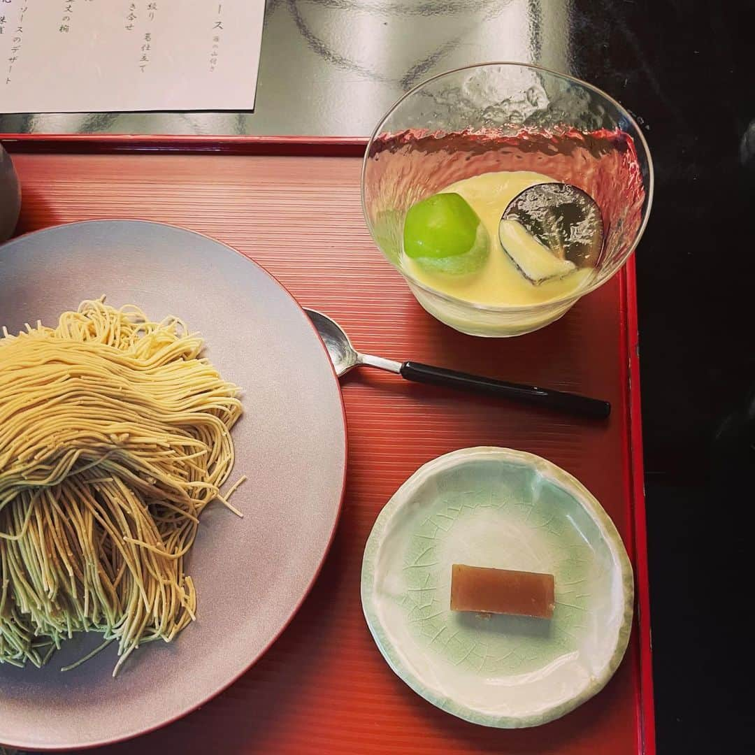 佐野史郎さんのインスタグラム写真 - (佐野史郎Instagram)「#小布施堂　 #お昼ご飯 #朱雀コース #栗ごはん #牛肉の炊き合わせ #デザート #モンブラン ? #けうけげん ? #妖怪 ? いやあ〜美味しかった〜‼︎ お腹いっぱい😆 小布施は栗と北斎と盆栽と… 素敵な街でした^_^」9月8日 23時39分 - sanovabitch