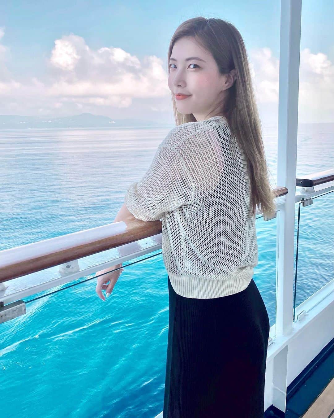 工藤沙織のインスタグラム：「よく、いまどこにいるの？  って言われるけど  それくらい移動がすき🤣🩵🩵  行ったことないところ、いつもと違う場所に行くと五感から感じるもの、気付きが沢山あるのよね🌱  9月もだけど、10月も移動が多くなりそうで今からわくわく✨✨  そして、もうすぐ母とのクルーズ旅行🚢  今度洋服の買い物に二人で行く予定🗓️👗  クルーズ旅行では、ファッションも楽しみの一つ☝️  どんな素敵なクルーズファッションに出会えるかな。  クルーズに乗る仲間とクルーズファッション、ショッピングもしていく予定だから皆お楽しみに😊💕  #cruise #クルーズ旅行 #クルーズ船  #クルーズ旅行好きな人と繋がりたい  #クルーズ旅行を沢山の人に知ってほしい  #cruisefashion」