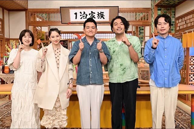 弘中綾香さんのインスタグラム写真 - (弘中綾香Instagram)「⚠️来週から始まる「1泊家族（ワンパク家族）」✨ ⁡ 日本全国で驚きの暮らしをする家庭に スタッフが1泊させてもらい、 わんぱくな人生を歩む家族から 楽しく生きる術を学ぶ 密着ドキュメントバラエティーです🥳✨ ⁡ メンバーは変わらず 千鳥ノブさん/河北麻友子さん/見取り図のお2人🫶🏻 ⁡ チームワークは変わらず、 番組内容がもっと家族や日々の暮らしに寄り添うものになりました📣 ⁡ 初回ゲストは 大泉洋さん✨ 1時間半スペシャル！来週16日放送です。 ⁡ 放送は毎週土曜よる6時半です👻」9月9日 9時29分 - hironaka_ayaka