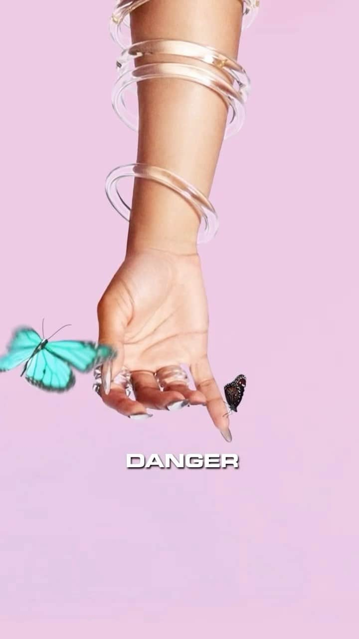 セラヤ・マクニールのインスタグラム：「DaNgEr🦋」