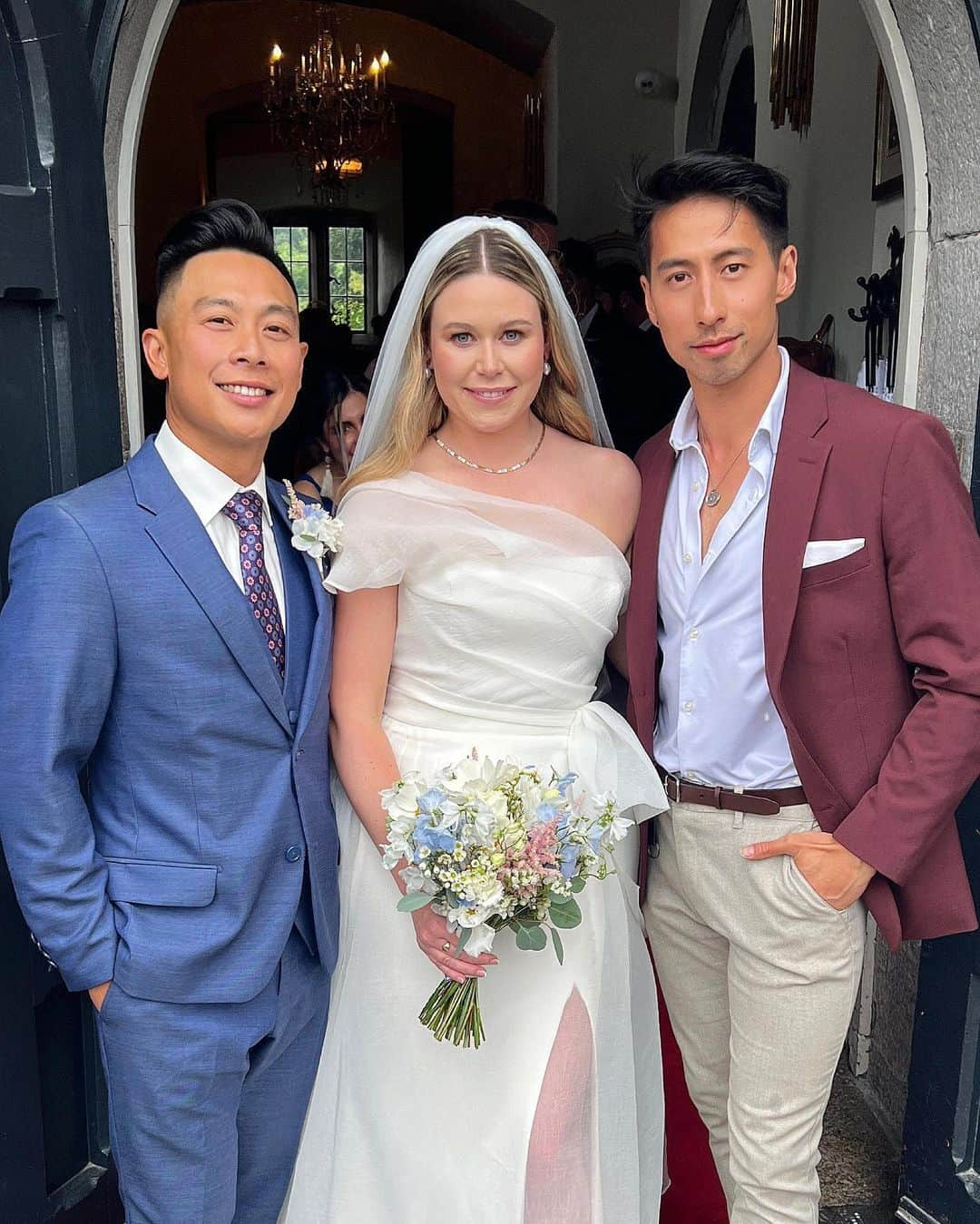 ジェレミー・テンのインスタグラム：「From skating together at Grandview Skating club at 10 years old to watching you become Mr & Mrs. Lum.  Welcome to the family, Louise! I love you, brother 🥂  #MrandMrsLum #KilkeaCastle #Dublin #Ireland #SkatingFamily #Wedding #JustMarried」