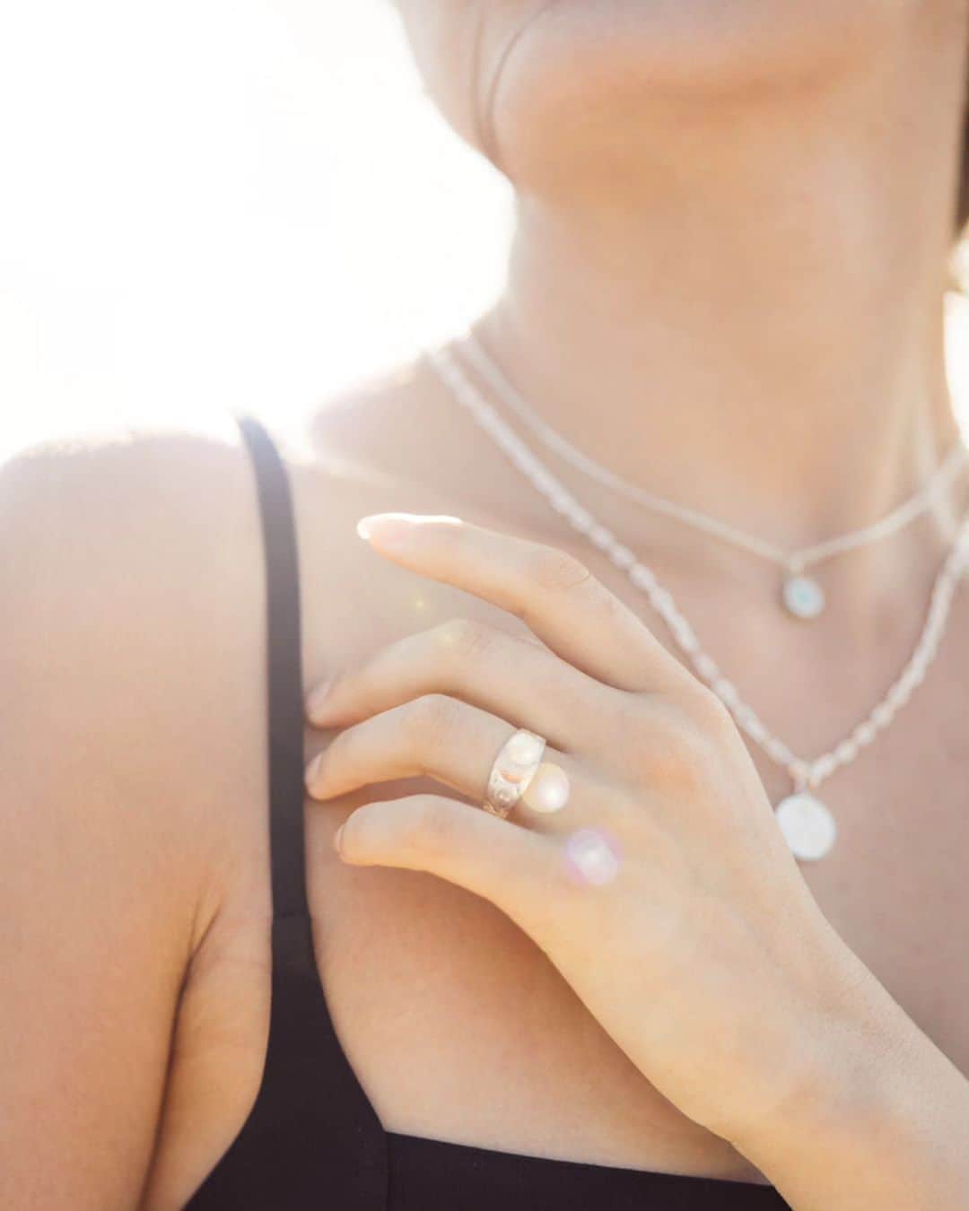 のインスタグラム：「. アロハ🖤  #maxi #maxihawaiianjewelry #hawaiianjewelry #hawaiianheirloom #hawaii #hawaiian #aloha #present #gift  #marriagering #マキシ #マキシハワイアンジュエリー #ハワイアンジュエリー #ハワイ #ハワイアン #アロハ #プレゼント #ギフト #お守りジュエリー」