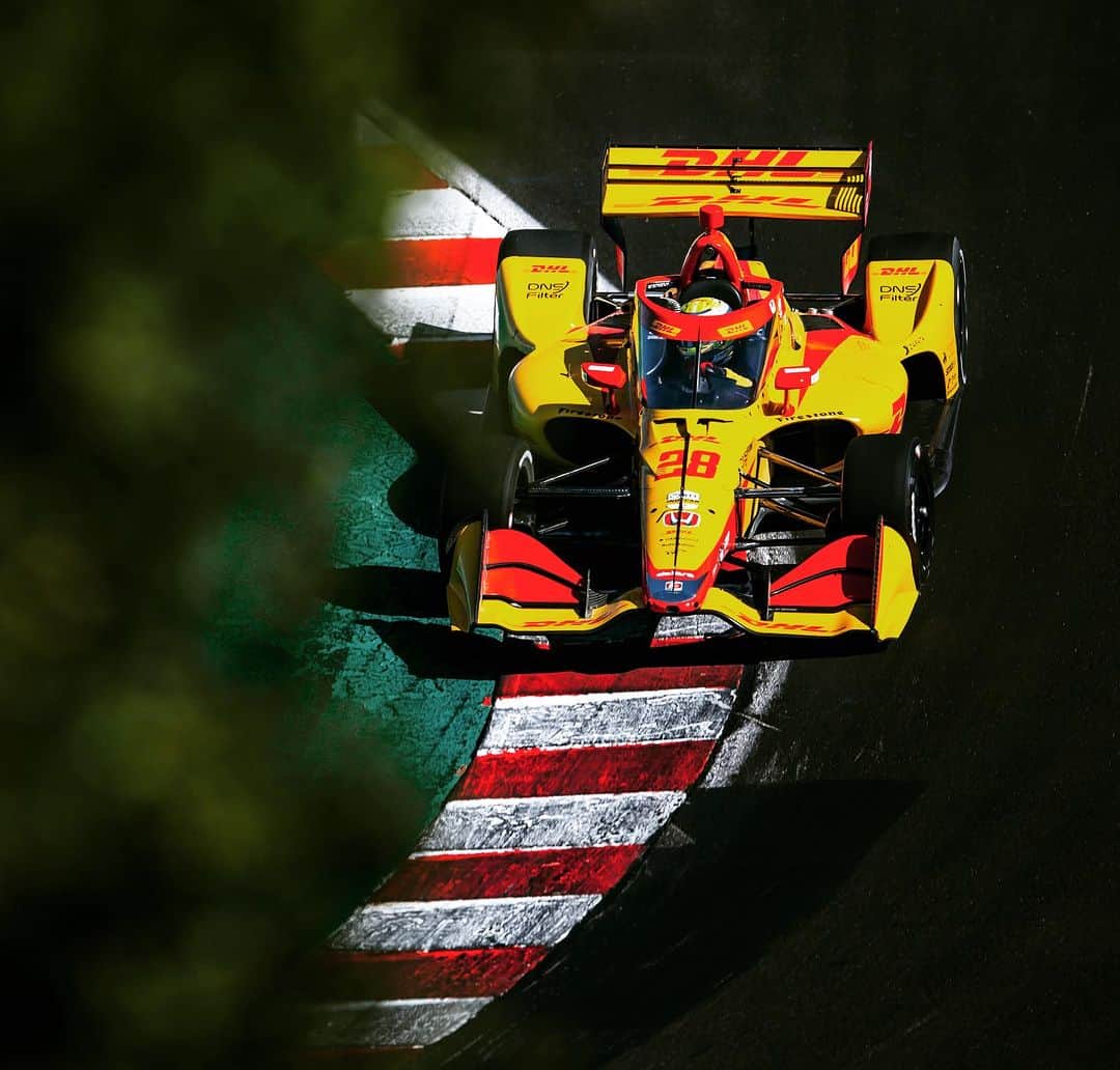 ロマン・グロージャンのインスタグラム：「Rough day but our car has got speed ! Onto tomorrow」