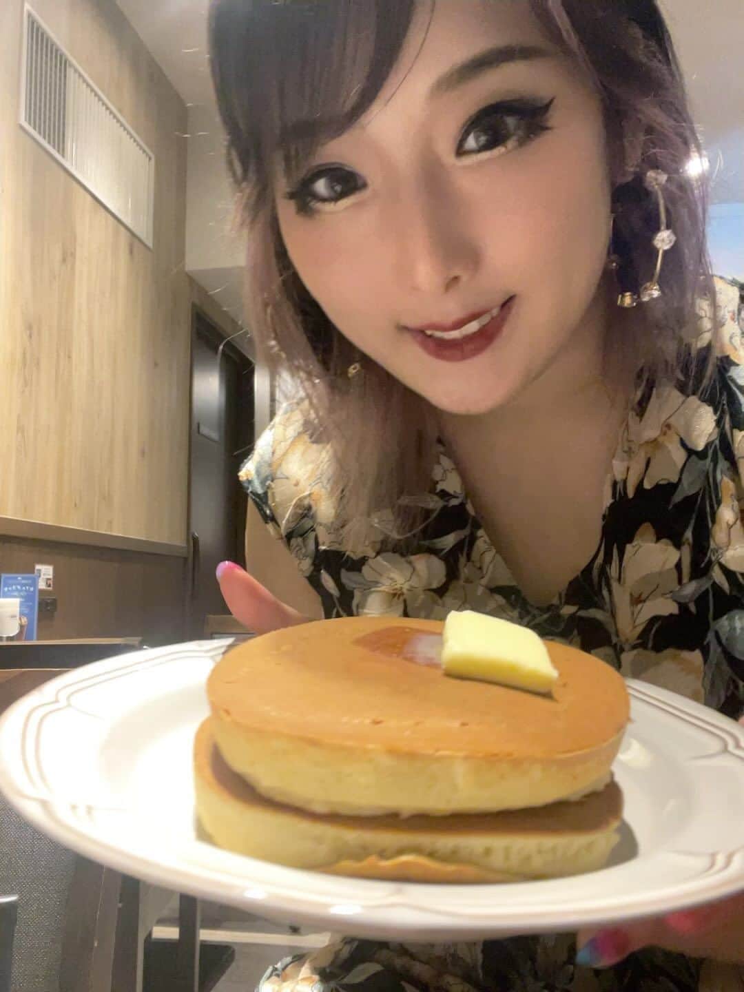 のインスタグラム：「. . . 好みじゃないかたにも平等に優しくできるかたが好きですけど、、 あぁ女の子なら誰でもいいんだ…って感じのひとにはちょっとチベットスナギツネのような表情になってしまいます😶‍🌫️笑 …あれ、いつもそうかな😂笑」