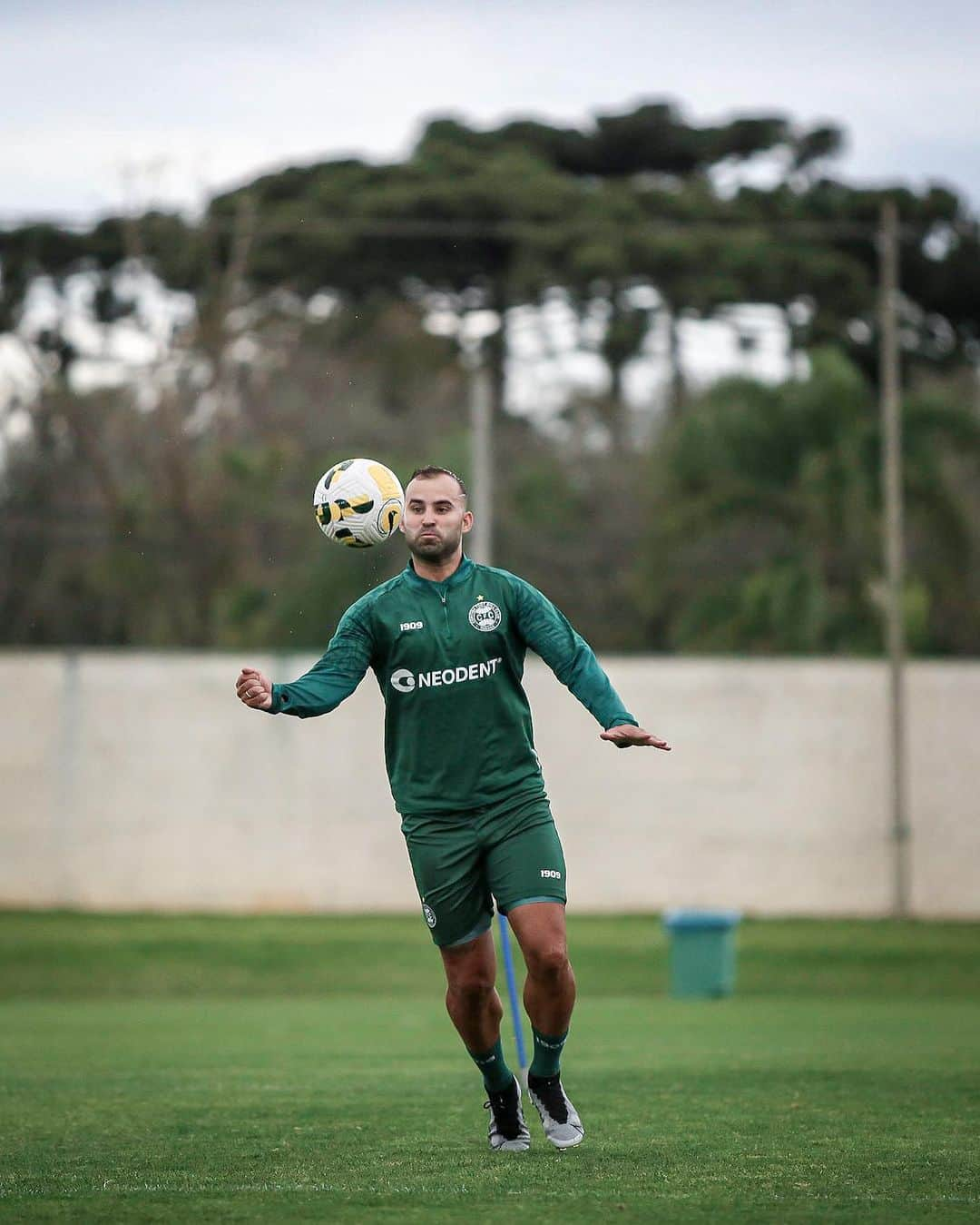 ヘセ・ロドリゲスのインスタグラム：「𝐏𝐫𝐢𝐦𝐞𝐢𝐫𝐨 𝐭𝐫𝐚𝐛𝐚𝐥𝐡𝐨 𝐞𝐦 𝐜𝐚𝐦𝐩𝐨 💪🏽⚽️🇪🇸  #VamosCoxa   📸 Gabriel Thá | Coritiba」