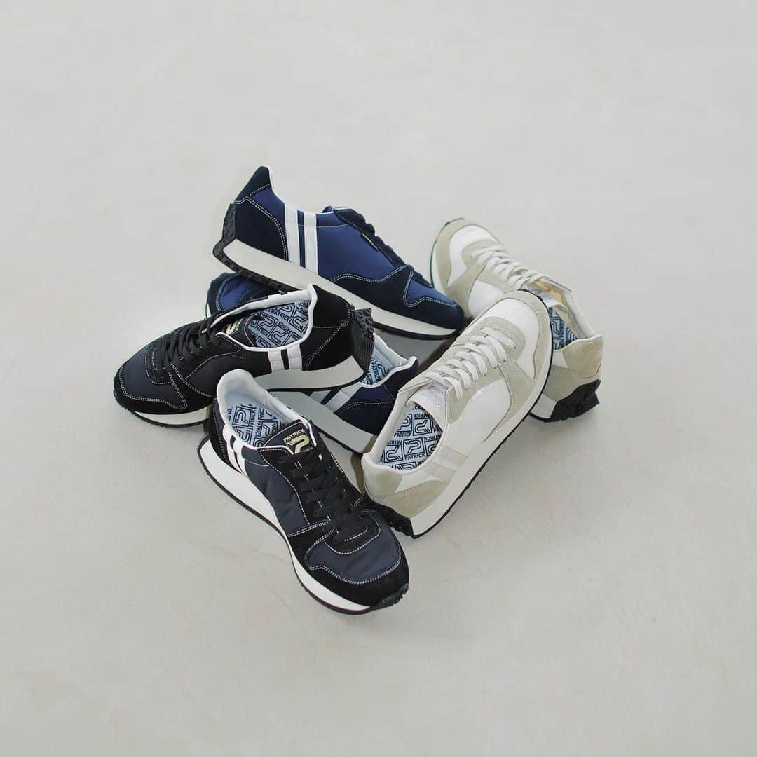 パトリックラボのインスタグラム：「公式オンラインショップ/直営店PATRICK LABOとPSS にて先行での発売となるLARDY（ラルディ）がいよいよ登場です。 ⁡ ⁡ “PSS”とは？ PATRICK SPECIALITY SHOP（パトリック・スペシャリティー・ショップ）の略。 直営店（PATRICK LABO）を除いた取扱店舗を対象に、優良店舗を評価し認定するプロジェクト。 お客様へ向けて、直営店に準ずるようなラインナップとサービスを提供出来るショップとして ご案内。 ⁡ ⁡ 今回、初登場となる〈LARDY（ラルディ）〉。一番の特徴はボリュームのあるソール。 よく見ると、2つのデザインが底面に採用されています。こちらは2004年 春夏に登場した「SYDNEY（シドニー）」と、80年代のスカッシュシューズ「ALL COURT（オールコート）」の2つを合わせた形で、デザイン性はもちろん、グリップ力にも優れています。 ⁡ 潔い配色で構成されたカラーリングは、様々なスタイルに馴染むので、重宝すること間違いありません。 ⁡ @patrick_jpn ⁡ #patrick #patrick_labo #patrickshoes #sneaker #shoes #2023aw #aw #lardy #パトリック #パトリックスニーカー」