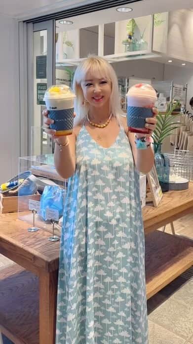 Angels By The Sea Hawaii Waikiki Based Boutiques ?Original clothing designed のインスタグラム：「インスタLIVE「Lanipo Dress着回しとディーンアンドデルーカの新作シェイク」  👗 @angelsbythesea Lanipo Dress 🥤 @deandeluca_royalhawaiian  @angelsbythesea has been Hawaii’s resort fashion brand based in Honolulu, Hawaii, since 2010. Please visit our online store 🌺www.angelsbytheseahawaii.com Owner Designer Nina Thai (Miss Waikiki) @nina_bythesea (日本語勉強中📚🙇🏻‍♀️) Please feel free to tag your pic for a chance to be featured!  ハワイのリゾートファッション、 エンジェルズバイザシー はミスワイキキである Nina Thai によって作られたハワイオリジナルファッションブランドです🌴日本語ウェブサイトはこちら www.angelsbytheseahawaii.jp  ハワイやリゾートファッションが好きな人は是非私達のアカウントをフォローして下さい🙌また私達の商品をポストする際にタグ付けしていただいたら私達からリポストされるチャンスがあります  #angelsbytheseahawaii #angelsbythesea #resortwear #hawaii #waikiki #matchingoutfits #matchymatchy #mommyandme  #ハワイ #ワイキキ #カイルア #ラニカイビーチ #シンプルコーデ #エンジェルズバイザシーハワイ #エンジェルズバイザシー #リゾートファッション #ハワイ限定 #リンクコーデ #家族コーデ #하와이스냅 #하와이허니문스냅」